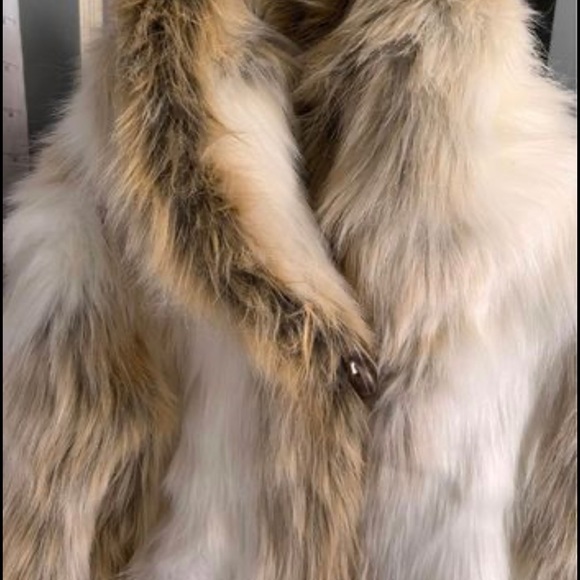 Donna Slayers Fabolous Furs - Picture 4 of 5